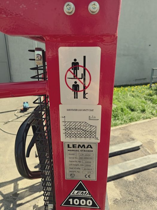 2 штабелёра, 1 и 1.5 тонны