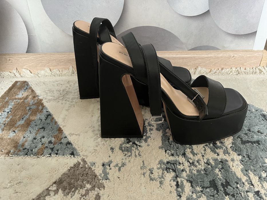 Туфли на высоком каблуке