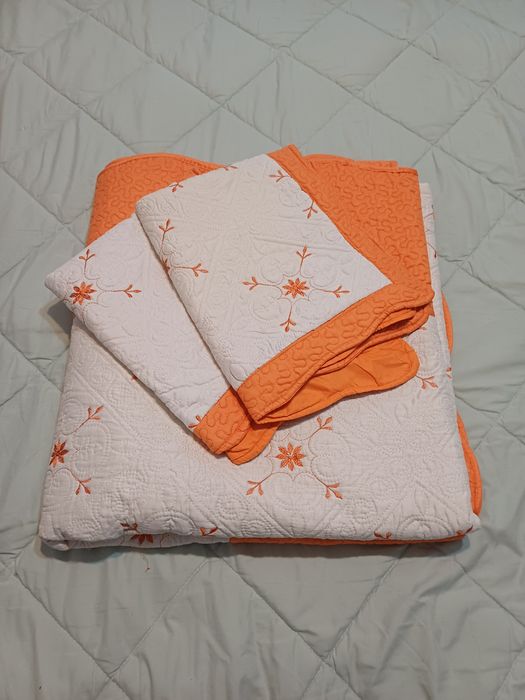 Set cuvertura de pat+2 fete de perna