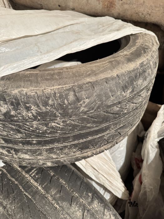 Резину продам комплект.