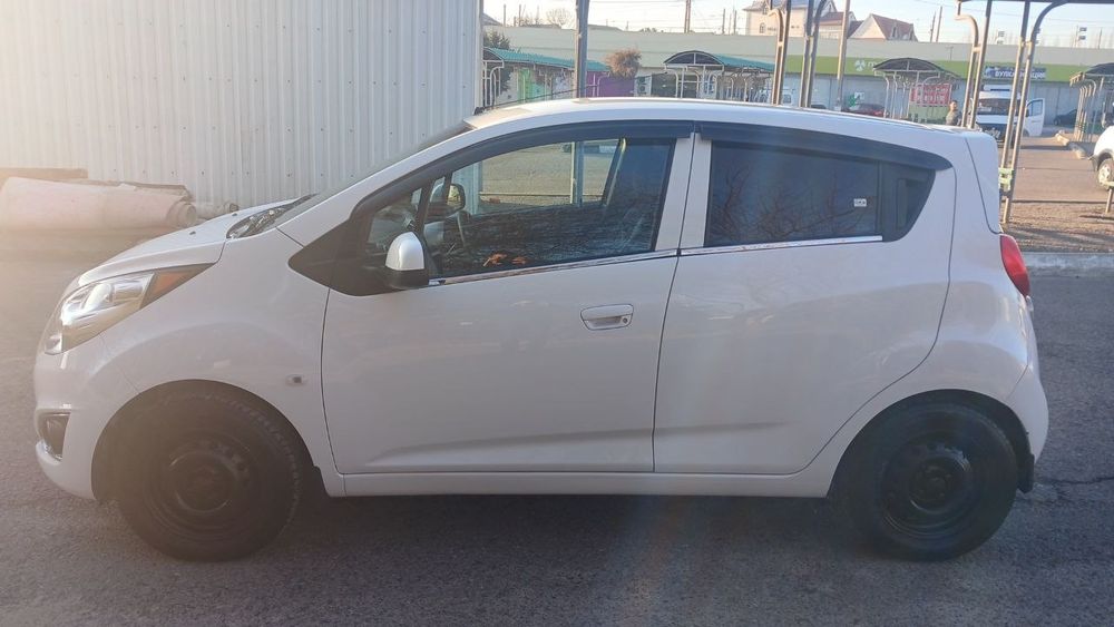 Spark sotiladi 2015 yil 2 poz xolati yaxshi gaz 4 pok