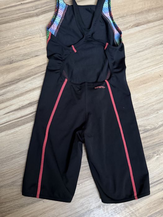 Оригинален професионален Баски костюм Adidas 11-12 г !