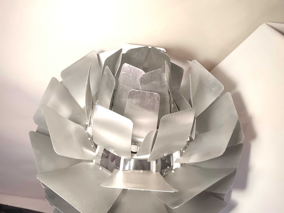 Lustra Mid-Century Modern, aluminiu, replică Louis Poulsen Artichoke