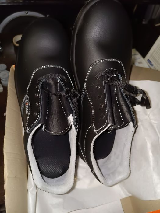 Работни обувки с бомбе