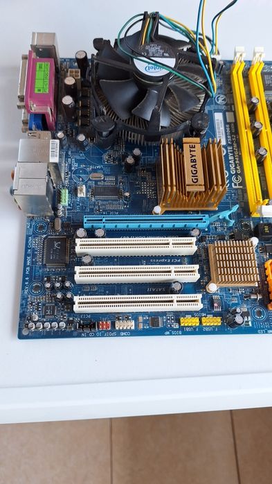 Gigabyte GA-945GZM-S2  s. 775 за части