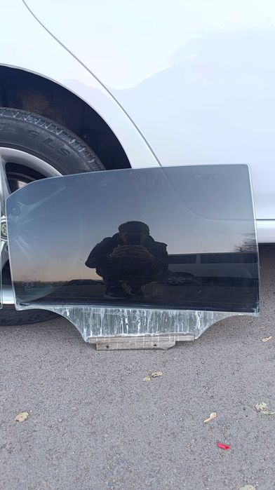 Стекло двери Toyota Corolla