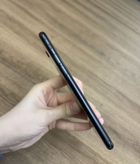 Айфон се 2020 емкость 78%