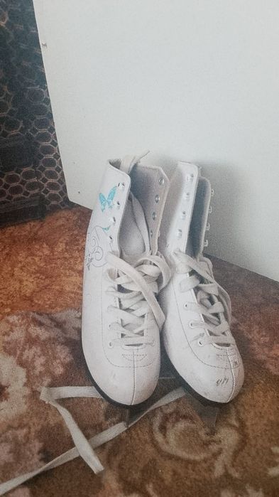 Продам коньки 40го размера большимерки .Цена 10 тысяч тенге