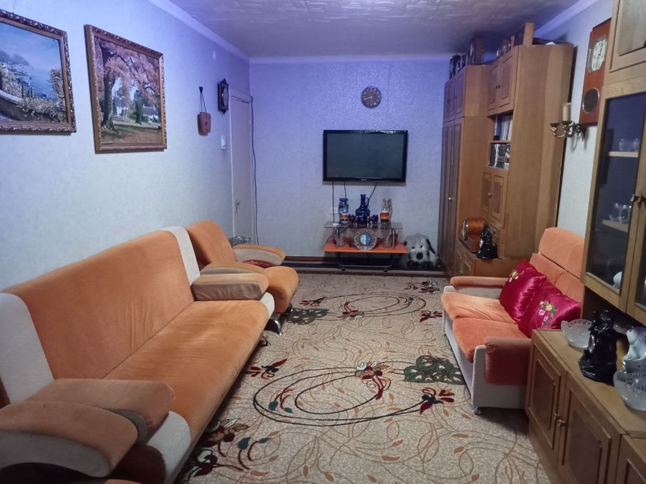 Чиланзар-24.  3/5/5  70м2 Кирпич крыша Чердачная.