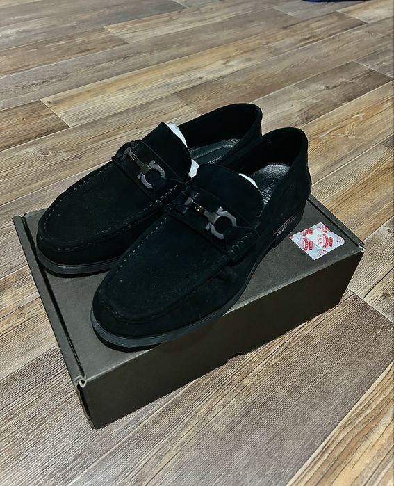 Стильные новые замшевые лоферы