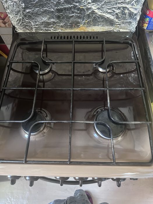 Продам газовую плиту Gefest