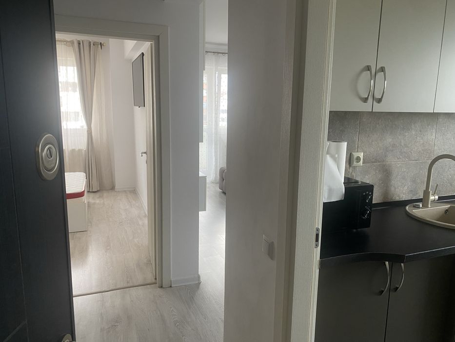 Inchiriez ap 3 camere +loc parcare Militari Residence
