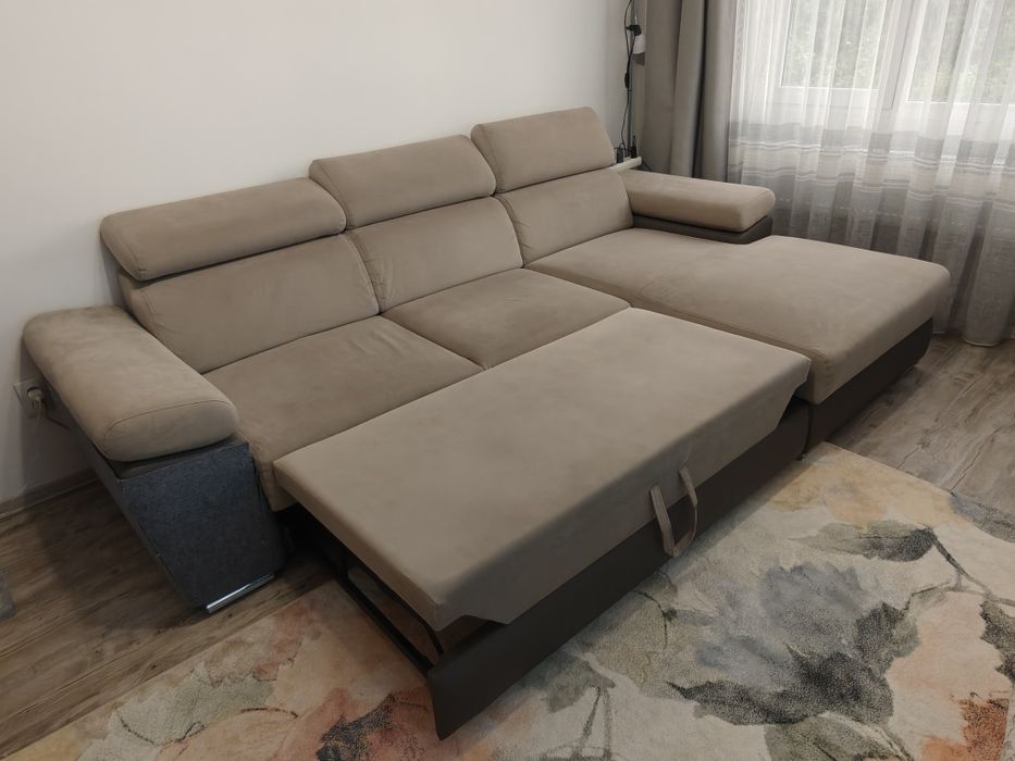 Canapea-coltar extensibila din catifea