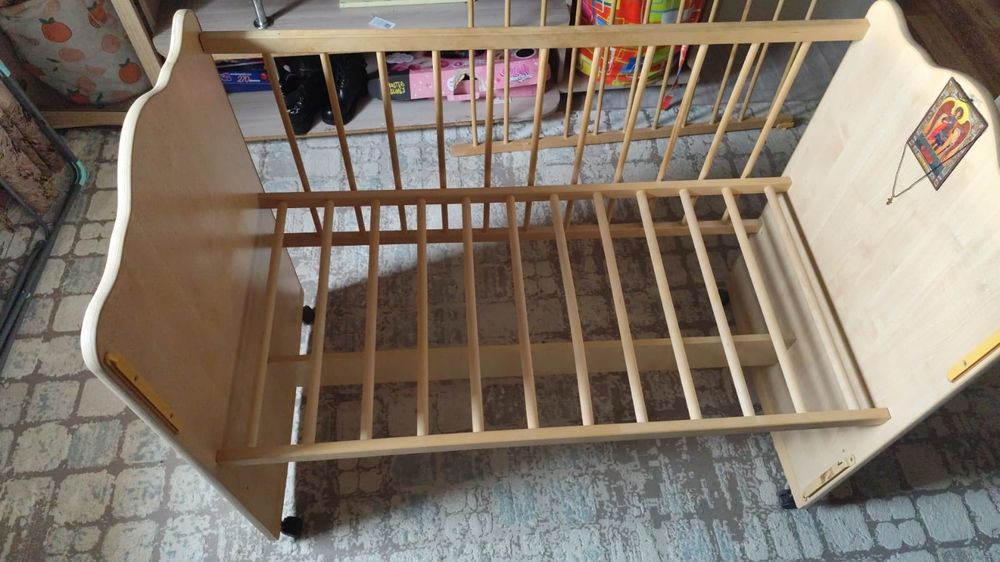 Детская кроватка