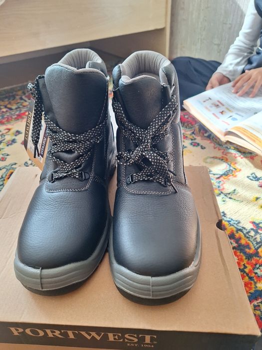 Продам ботинки сэфти 44 размер