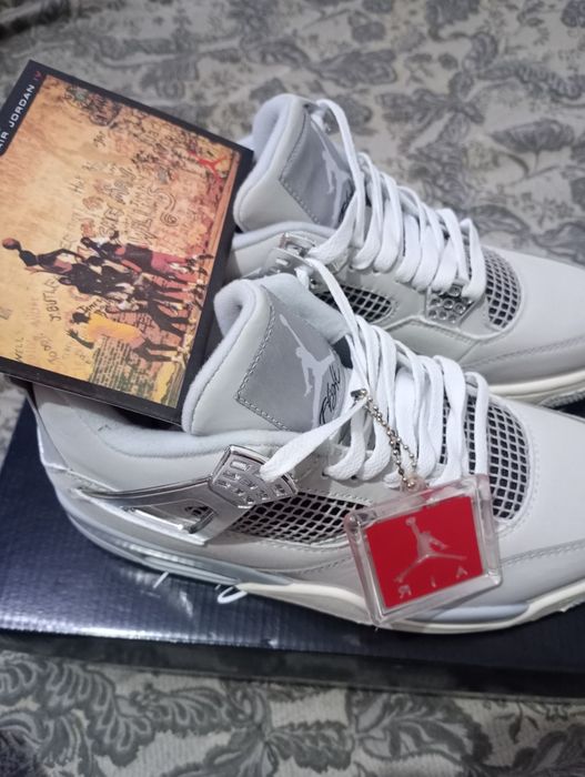 Jordan 4 Frozen Moments