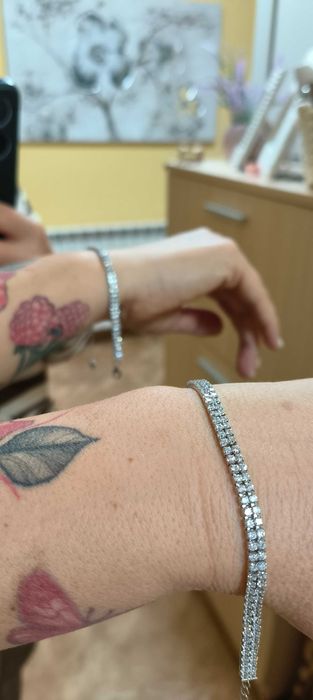 Дамска сребърна гривна с циркони