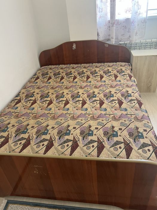кровать в спальню