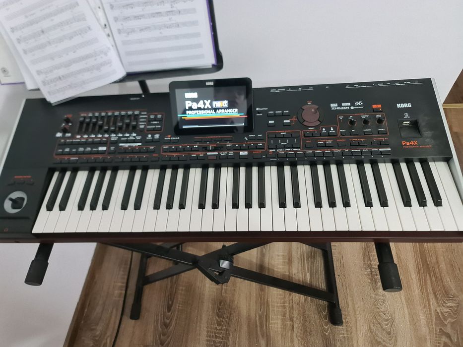 Orgă korg Pa 4x plus stativ