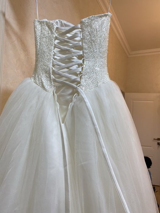 Шикарное платье цвета Ivory