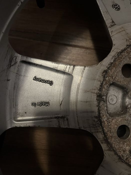 Jante aliaj vw 16 cu anvelope de iarna