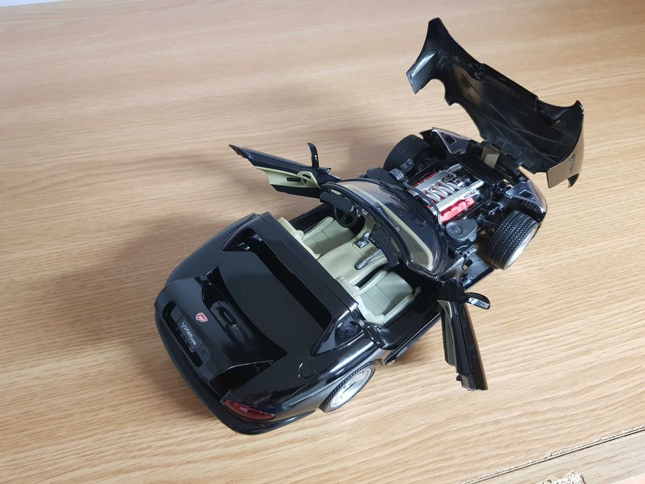 Macheta Dodge Viper, scara 1/18, Burago