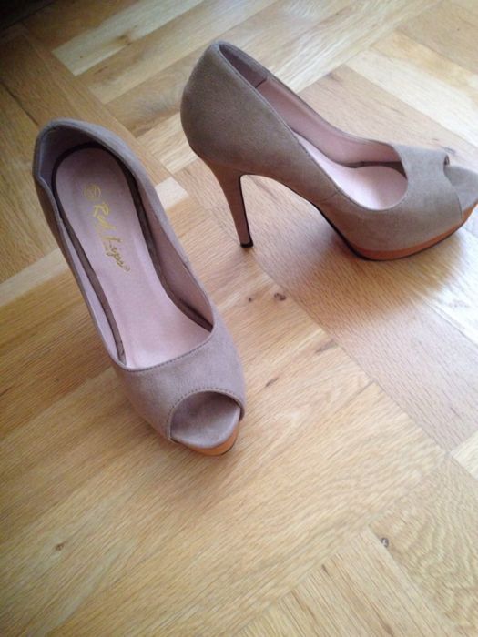 Дамски обувки на висок ток