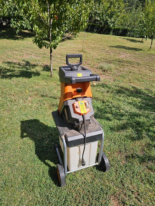 Продавам домашна дробилка за клони