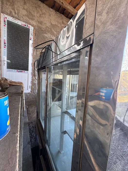 Xaladelnik vitrina,shkaf