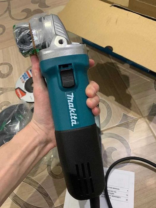 углошлифовальная машина-болгарка MAKITA  9558HN - НОВЫЙ