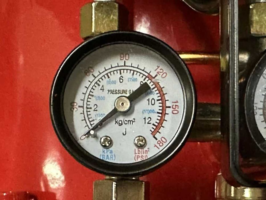 Компресор за въздух 100 л, 8 бара, професионален, 2 год. гаранция