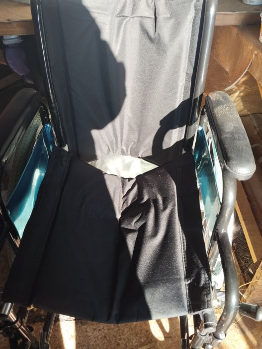 Инвалидное кресло и биотуалет