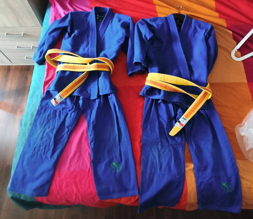 Vând 2 Kimonouri Judo copii sinunul pentru adulti