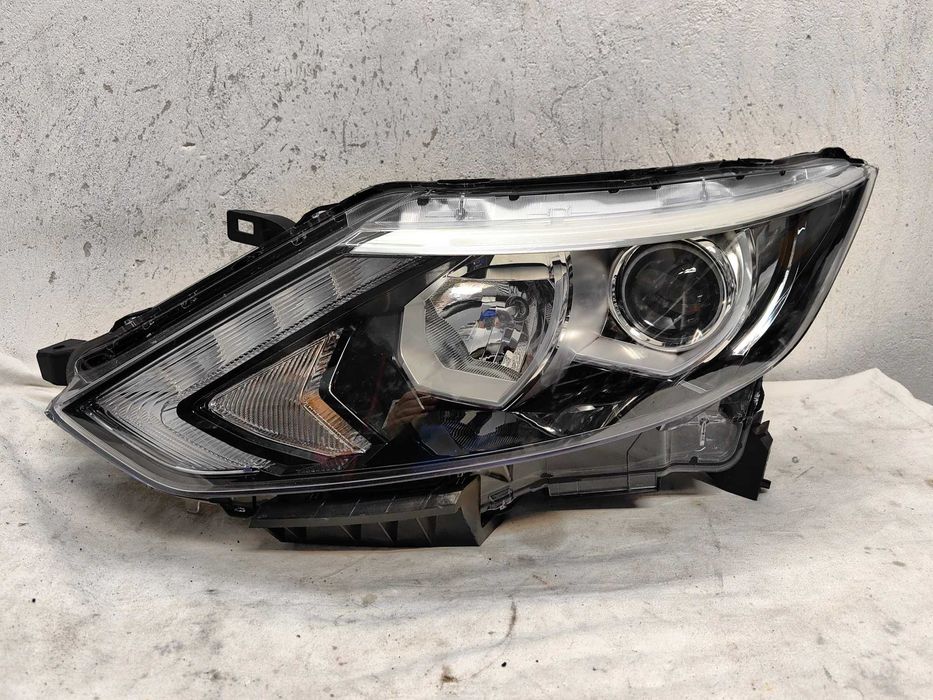 Оригинални  фарове Ляв Десен  Нисан Nissan Qashqai Led