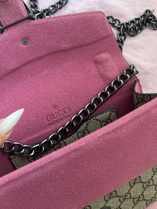 Cucci чантичка чисто нова