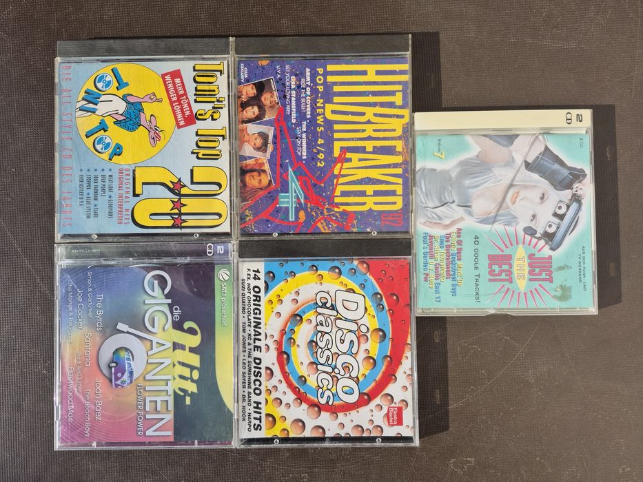 Vând 15 CD muzica usoara mixta straina artisti internationalii celebri 

- HQ
