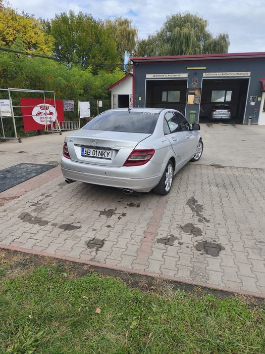 De vânzare Mercedes Benz C320 w204 3 L  224 cai automat  din 2007 cu 284000 km reali dețin raport car vertical