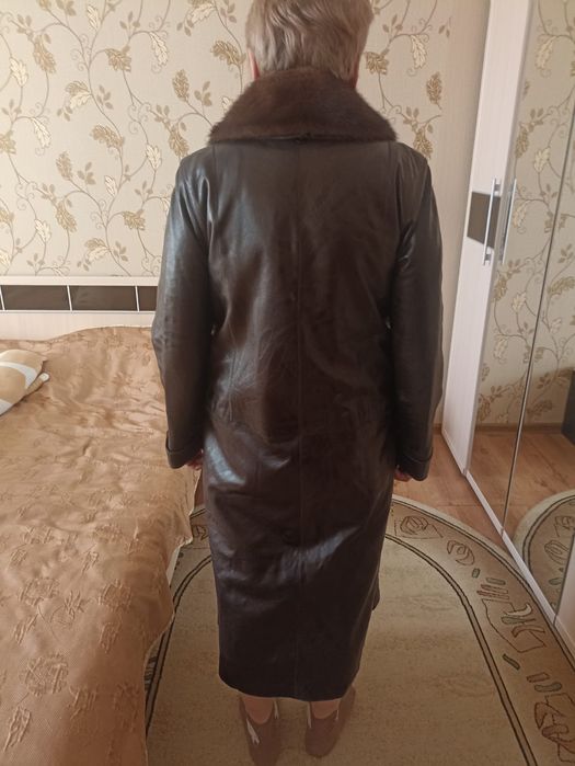 Женское кожаное пальто