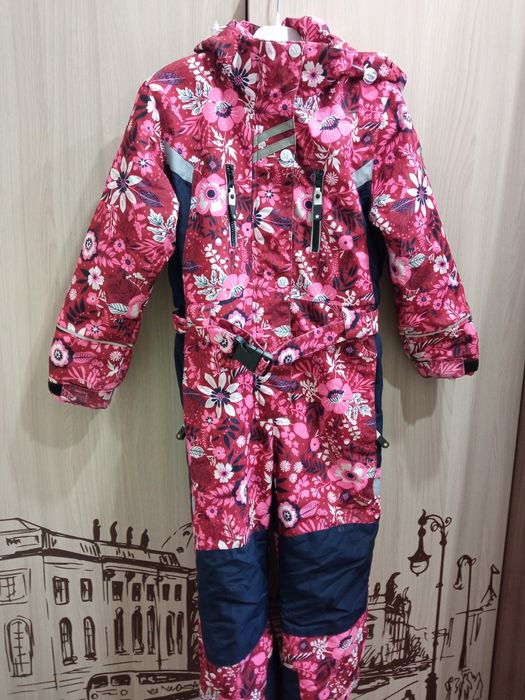 Продам комбинезон весна-осень 128