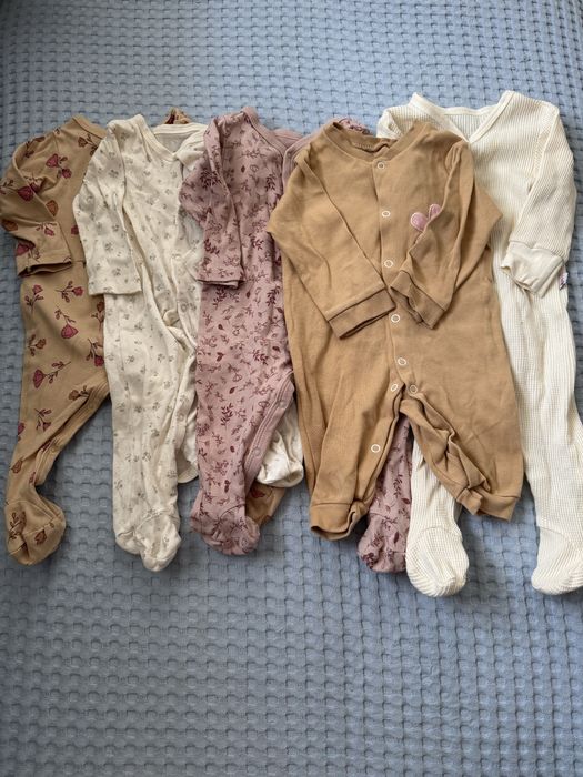 Продам дешево одежду, коврик, слинг