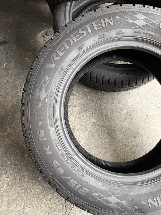 2 anvelope iarna 215/65/16 C , Vredestein , DOT 2022 !