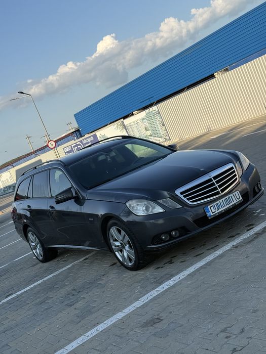 MERCEDES-BENZ E-Class 2011 — imagine 3