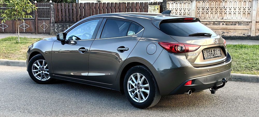 Mazda 3 * Benzina 2.0 * 120cp * Navi * Senzori