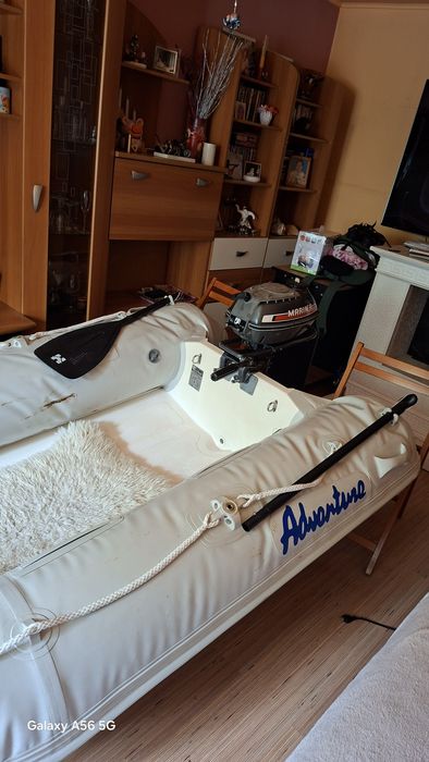 Barca gonflabila Aventure cu motor
