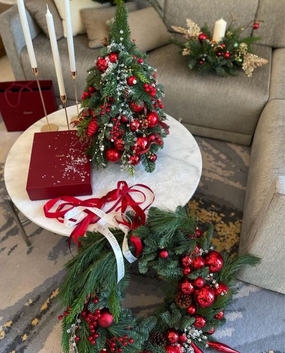 Елки, венки, гирлянды живые