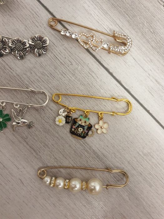 Brose tip ac se siguranta noi argintii aurii superbe