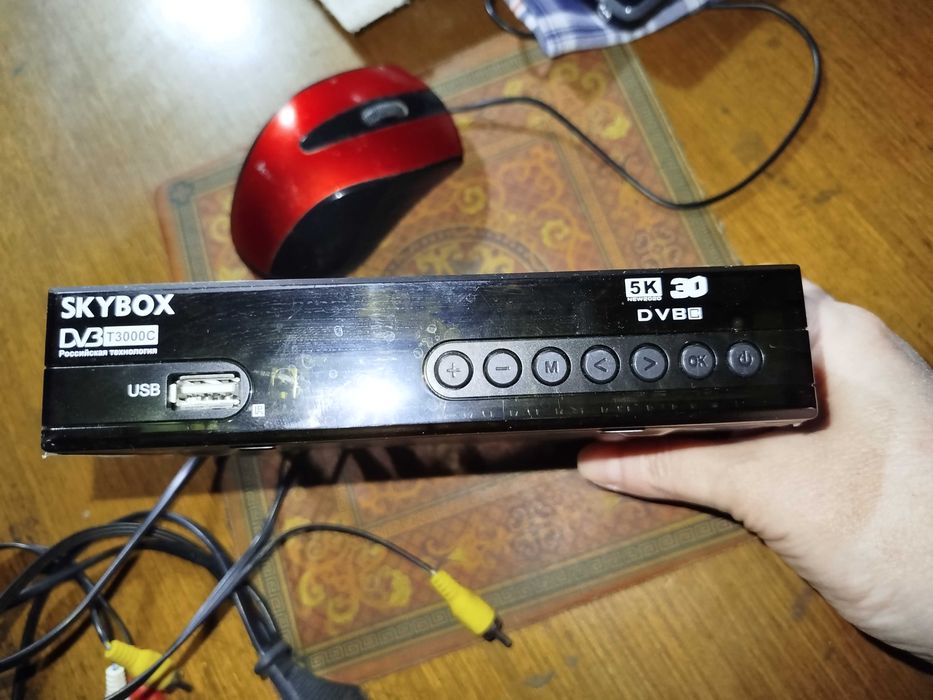 Тюнер SKYBOX, в отличном состоянии