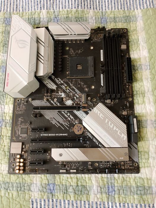 Продам ASUS ROG Strix B550-A Gaming