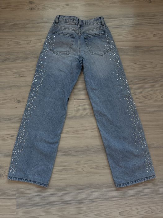 Дамски дънки Bershka с камъчета – като нови