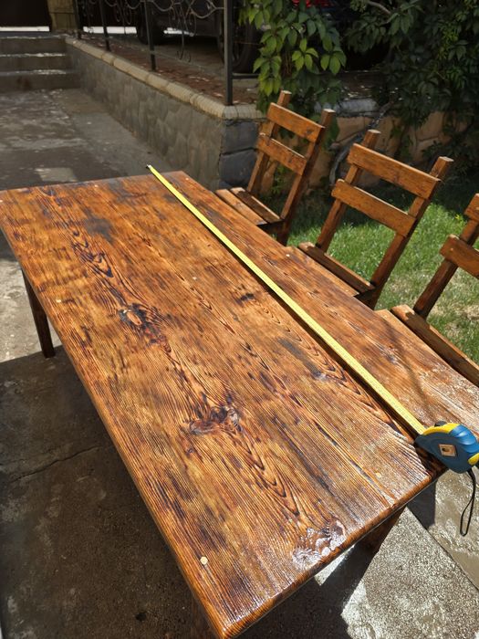 Стол и три стула